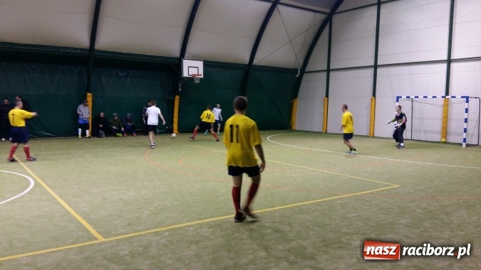 Zdjęcie w galerii na portalu naszraciborz.pl: III edycja Rudzkiej Amatorskiej Ligi Piłki Nożnej Pięcioosobowej dobiegła końca wiadomości z regionu