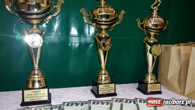 Zdjęcie w galerii na portalu naszraciborz.pl: III edycja Rudzkiej Amatorskiej Ligi Piłki Nożnej Pięcioosobowej dobiegła końca wiadomości z regionu