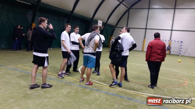 Zdjęcie w galerii na portalu naszraciborz.pl: III edycja Rudzkiej Amatorskiej Ligi Piłki Nożnej Pięcioosobowej dobiegła końca wiadomości z regionu