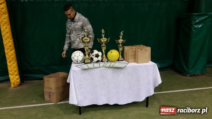 Zdjęcie w galerii na portalu naszraciborz.pl: III edycja Rudzkiej Amatorskiej Ligi Piłki Nożnej Pięcioosobowej dobiegła końca wiadomości z regionu