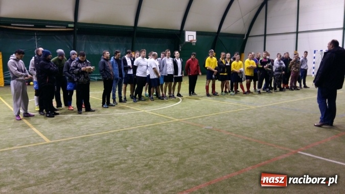Zdjęcie w galerii na portalu naszraciborz.pl: III edycja Rudzkiej Amatorskiej Ligi Piłki Nożnej Pięcioosobowej dobiegła końca wiadomości z regionu