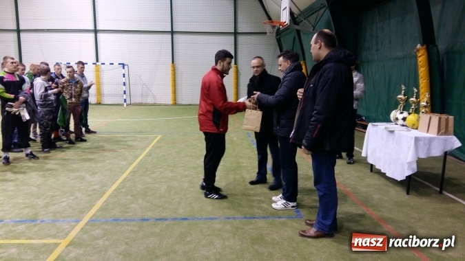 Zdjęcie w galerii na portalu naszraciborz.pl: III edycja Rudzkiej Amatorskiej Ligi Piłki Nożnej Pięcioosobowej dobiegła końca wiadomości z regionu