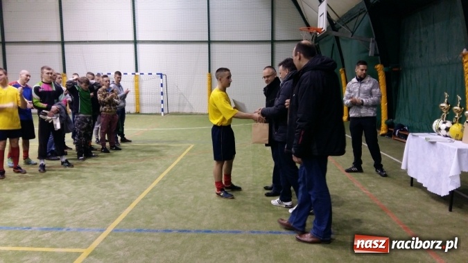 Zdjęcie w galerii na portalu naszraciborz.pl: III edycja Rudzkiej Amatorskiej Ligi Piłki Nożnej Pięcioosobowej dobiegła końca wiadomości z regionu