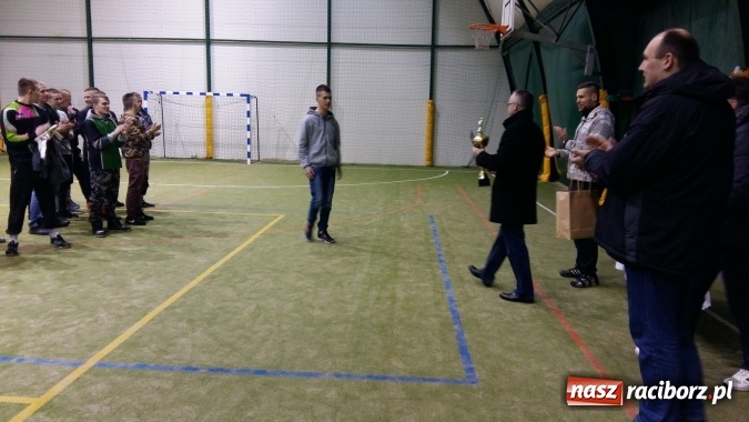 Zdjęcie w galerii na portalu naszraciborz.pl: III edycja Rudzkiej Amatorskiej Ligi Piłki Nożnej Pięcioosobowej dobiegła końca wiadomości z regionu