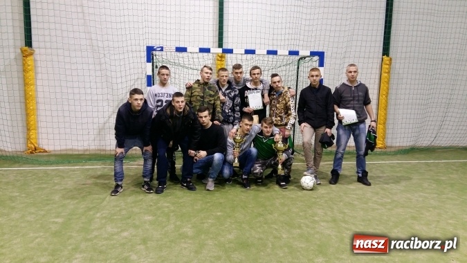 Zdjęcie w galerii na portalu naszraciborz.pl: III edycja Rudzkiej Amatorskiej Ligi Piłki Nożnej Pięcioosobowej dobiegła końca wiadomości z regionu