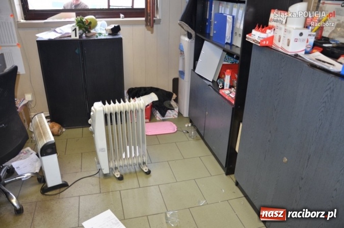 Zdjęcie w galerii na portalu naszraciborz.pl: Seryjny włamywacz na rowerze - policja zatrzymała sprawcę szeregu włamań na terenie powiatu wiadomości z regionu