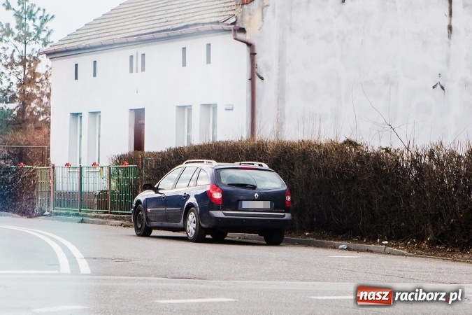 Zdjęcie w galerii na portalu naszraciborz.pl: Zderzenie renault z motocyklem na Łąkowej-Kościuszki wiadomości z regionu