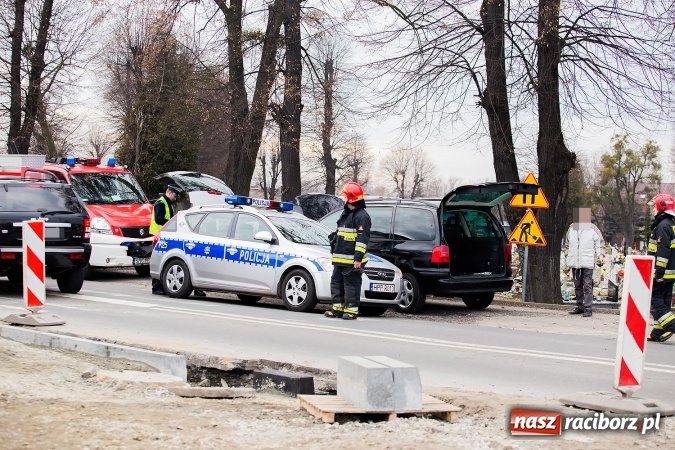 Zdjęcie w galerii na portalu naszraciborz.pl: Zderzenie seata i toyoty na skrzyżowaniu Rudzkiej i Siwonia wiadomości z regionu