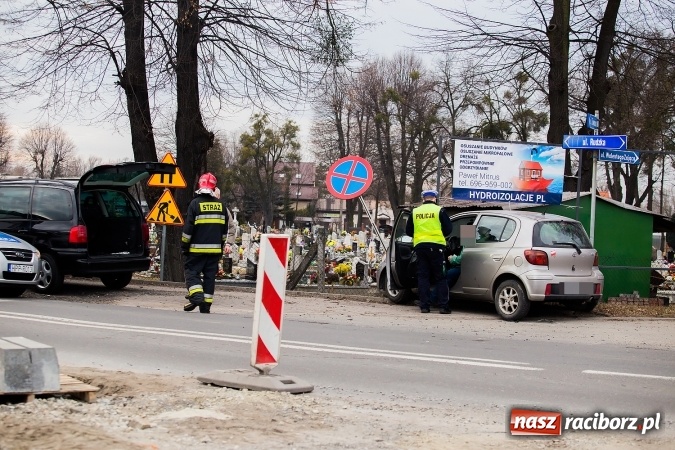 Zdjęcie w galerii na portalu naszraciborz.pl: Zderzenie seata i toyoty na skrzyżowaniu Rudzkiej i Siwonia wiadomości z regionu