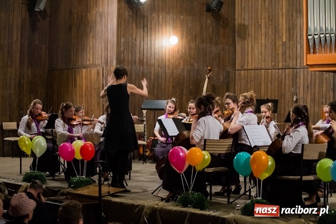 Zdjęcie w galerii na portalu naszraciborz.pl: Zimowy Koncert Karnawałowy w szkole muzycznej wiadomości z regionu