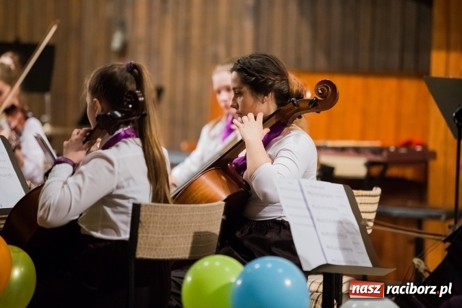 Zdjęcie w galerii na portalu naszraciborz.pl: Zimowy Koncert Karnawałowy w szkole muzycznej wiadomości z regionu