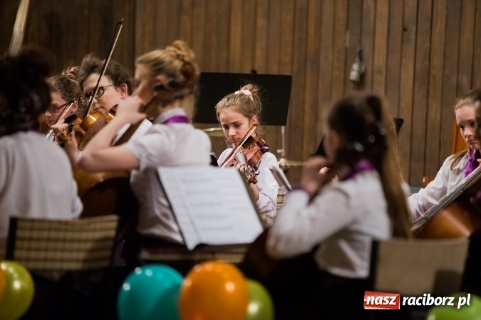 Zdjęcie w galerii na portalu naszraciborz.pl: Zimowy Koncert Karnawałowy w szkole muzycznej wiadomości z regionu