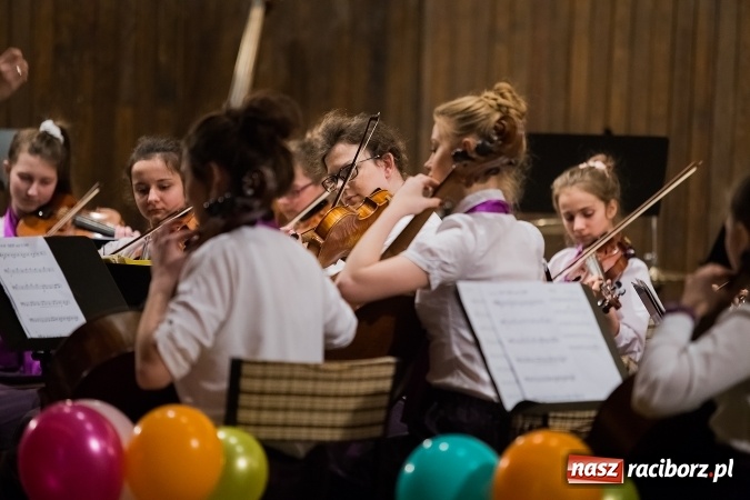 Zdjęcie w galerii na portalu naszraciborz.pl: Zimowy Koncert Karnawałowy w szkole muzycznej wiadomości z regionu