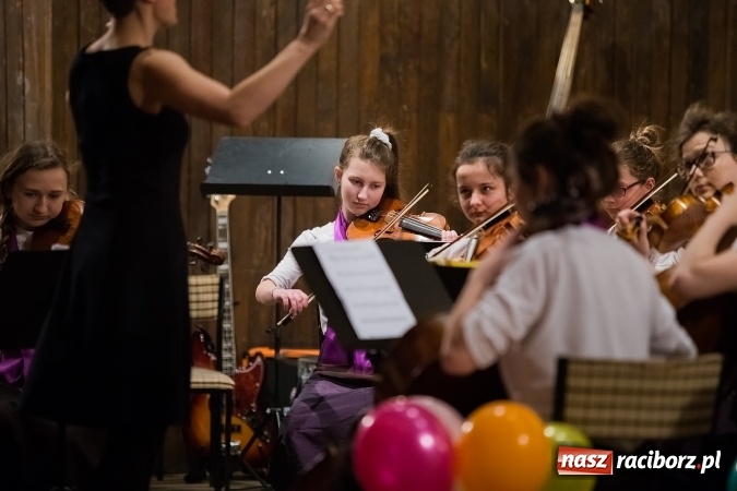 Zdjęcie w galerii na portalu naszraciborz.pl: Zimowy Koncert Karnawałowy w szkole muzycznej wiadomości z regionu