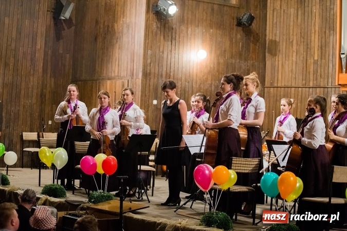Zdjęcie w galerii na portalu naszraciborz.pl: Zimowy Koncert Karnawałowy w szkole muzycznej wiadomości z regionu
