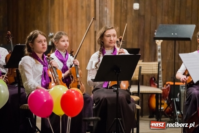 Zdjęcie w galerii na portalu naszraciborz.pl: Zimowy Koncert Karnawałowy w szkole muzycznej wiadomości z regionu