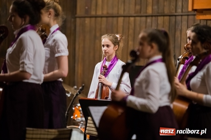 Zdjęcie w galerii na portalu naszraciborz.pl: Zimowy Koncert Karnawałowy w szkole muzycznej wiadomości z regionu
