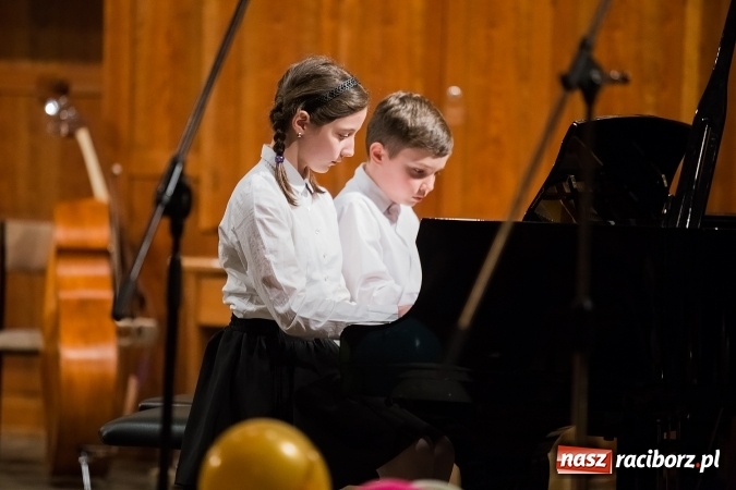 Zdjęcie w galerii na portalu naszraciborz.pl: Zimowy Koncert Karnawałowy w szkole muzycznej wiadomości z regionu