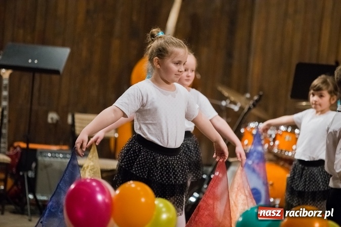 Zdjęcie w galerii na portalu naszraciborz.pl: Zimowy Koncert Karnawałowy w szkole muzycznej wiadomości z regionu