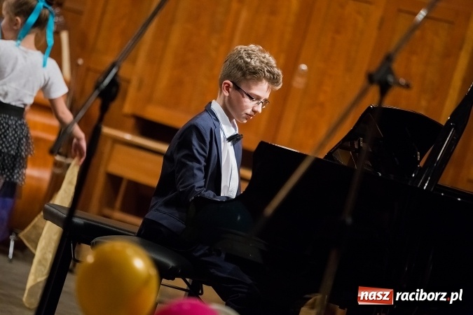 Zdjęcie w galerii na portalu naszraciborz.pl: Zimowy Koncert Karnawałowy w szkole muzycznej wiadomości z regionu