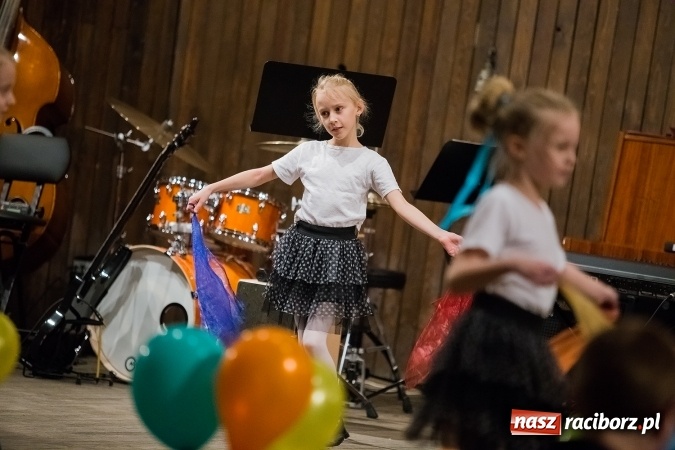 Zdjęcie w galerii na portalu naszraciborz.pl: Zimowy Koncert Karnawałowy w szkole muzycznej wiadomości z regionu
