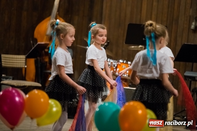 Zdjęcie w galerii na portalu naszraciborz.pl: Zimowy Koncert Karnawałowy w szkole muzycznej wiadomości z regionu