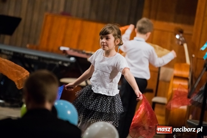Zdjęcie w galerii na portalu naszraciborz.pl: Zimowy Koncert Karnawałowy w szkole muzycznej wiadomości z regionu