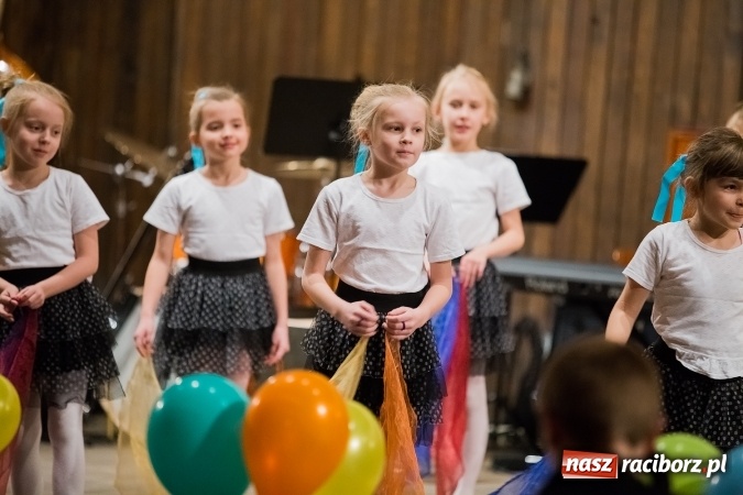 Zdjęcie w galerii na portalu naszraciborz.pl: Zimowy Koncert Karnawałowy w szkole muzycznej wiadomości z regionu