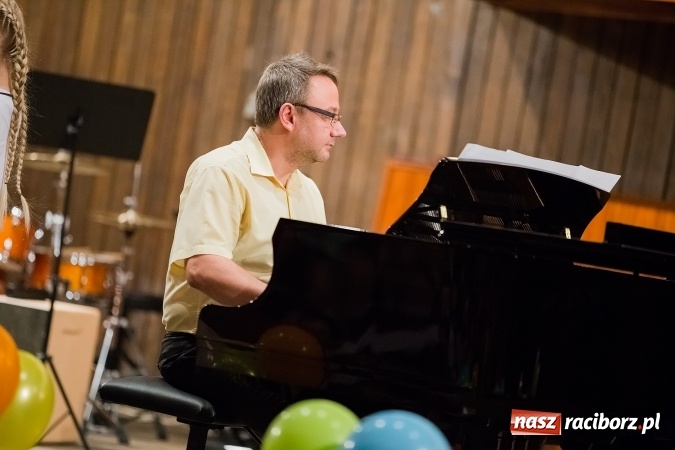 Zdjęcie w galerii na portalu naszraciborz.pl: Zimowy Koncert Karnawałowy w szkole muzycznej wiadomości z regionu