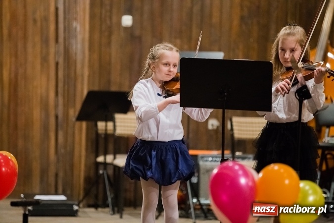 Zdjęcie w galerii na portalu naszraciborz.pl: Zimowy Koncert Karnawałowy w szkole muzycznej wiadomości z regionu