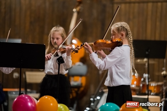 Zdjęcie w galerii na portalu naszraciborz.pl: Zimowy Koncert Karnawałowy w szkole muzycznej wiadomości z regionu