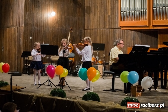 Zdjęcie w galerii na portalu naszraciborz.pl: Zimowy Koncert Karnawałowy w szkole muzycznej wiadomości z regionu