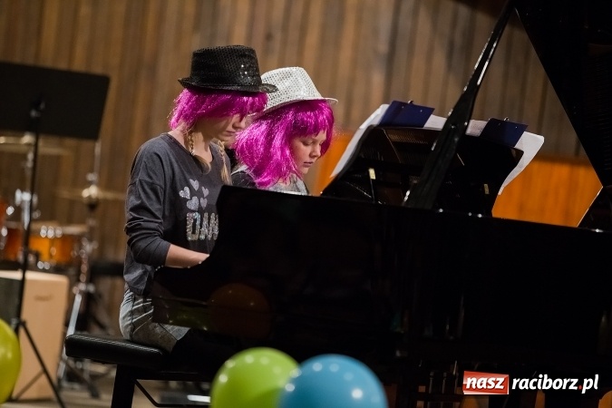 Zdjęcie w galerii na portalu naszraciborz.pl: Zimowy Koncert Karnawałowy w szkole muzycznej wiadomości z regionu