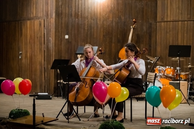 Zdjęcie w galerii na portalu naszraciborz.pl: Zimowy Koncert Karnawałowy w szkole muzycznej wiadomości z regionu