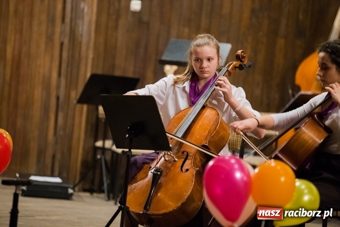 Zdjęcie w galerii na portalu naszraciborz.pl: Zimowy Koncert Karnawałowy w szkole muzycznej wiadomości z regionu