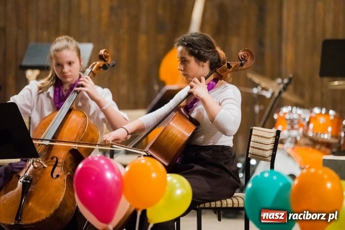 Zdjęcie w galerii na portalu naszraciborz.pl: Zimowy Koncert Karnawałowy w szkole muzycznej wiadomości z regionu