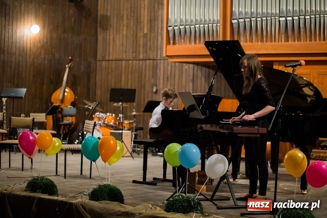 Zdjęcie w galerii na portalu naszraciborz.pl: Zimowy Koncert Karnawałowy w szkole muzycznej wiadomości z regionu