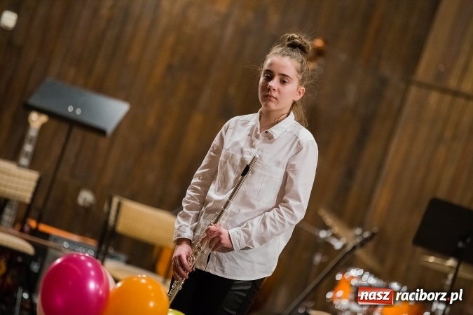 Zdjęcie w galerii na portalu naszraciborz.pl: Zimowy Koncert Karnawałowy w szkole muzycznej wiadomości z regionu