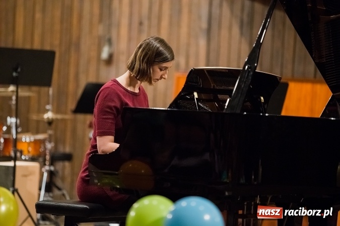 Zdjęcie w galerii na portalu naszraciborz.pl: Zimowy Koncert Karnawałowy w szkole muzycznej wiadomości z regionu