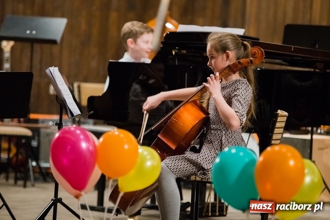 Zdjęcie w galerii na portalu naszraciborz.pl: Zimowy Koncert Karnawałowy w szkole muzycznej wiadomości z regionu