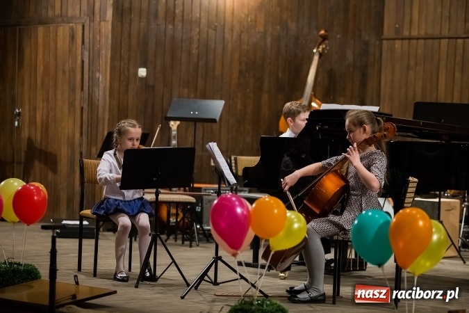 Zdjęcie w galerii na portalu naszraciborz.pl: Zimowy Koncert Karnawałowy w szkole muzycznej wiadomości z regionu
