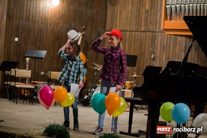Zdjęcie w galerii na portalu naszraciborz.pl: Zimowy Koncert Karnawałowy w szkole muzycznej wiadomości z regionu