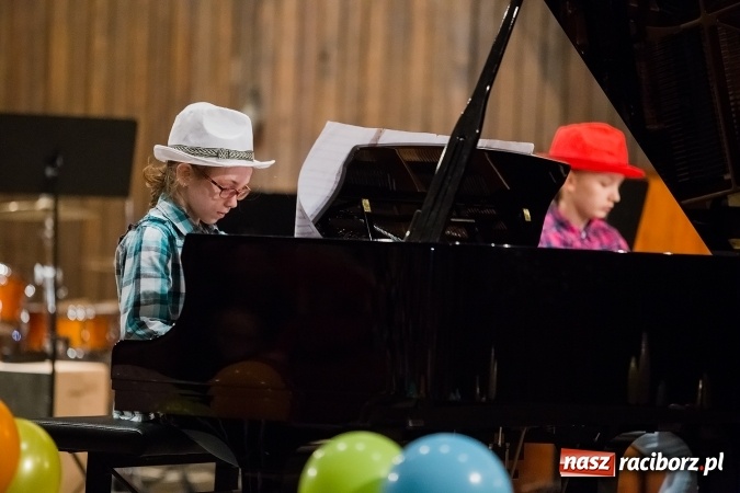 Zdjęcie w galerii na portalu naszraciborz.pl: Zimowy Koncert Karnawałowy w szkole muzycznej wiadomości z regionu