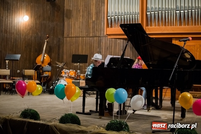 Zdjęcie w galerii na portalu naszraciborz.pl: Zimowy Koncert Karnawałowy w szkole muzycznej wiadomości z regionu