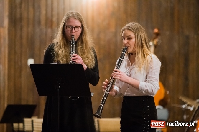 Zdjęcie w galerii na portalu naszraciborz.pl: Zimowy Koncert Karnawałowy w szkole muzycznej wiadomości z regionu
