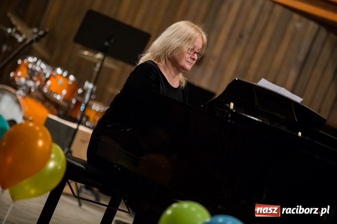 Zdjęcie w galerii na portalu naszraciborz.pl: Zimowy Koncert Karnawałowy w szkole muzycznej wiadomości z regionu