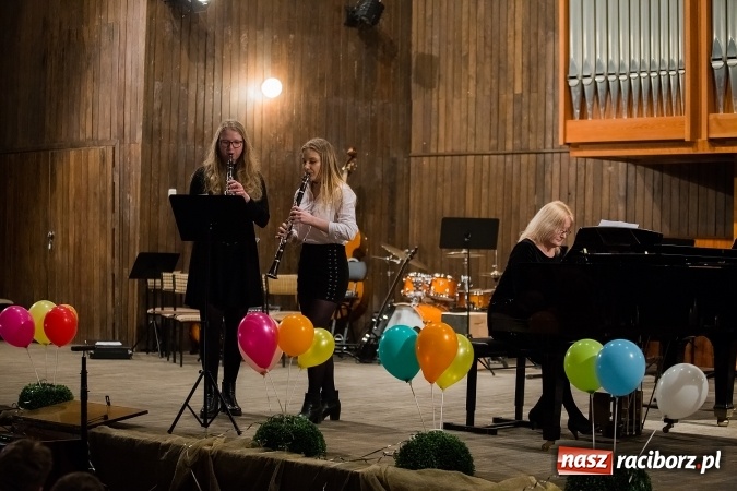 Zdjęcie w galerii na portalu naszraciborz.pl: Zimowy Koncert Karnawałowy w szkole muzycznej wiadomości z regionu