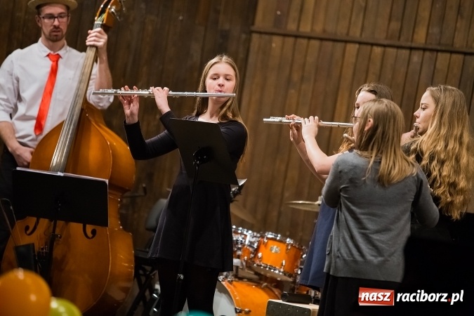 Zdjęcie w galerii na portalu naszraciborz.pl: Zimowy Koncert Karnawałowy w szkole muzycznej wiadomości z regionu