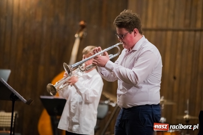 Zdjęcie w galerii na portalu naszraciborz.pl: Zimowy Koncert Karnawałowy w szkole muzycznej wiadomości z regionu