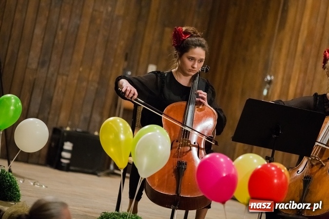 Zdjęcie w galerii na portalu naszraciborz.pl: Zimowy Koncert Karnawałowy w szkole muzycznej wiadomości z regionu